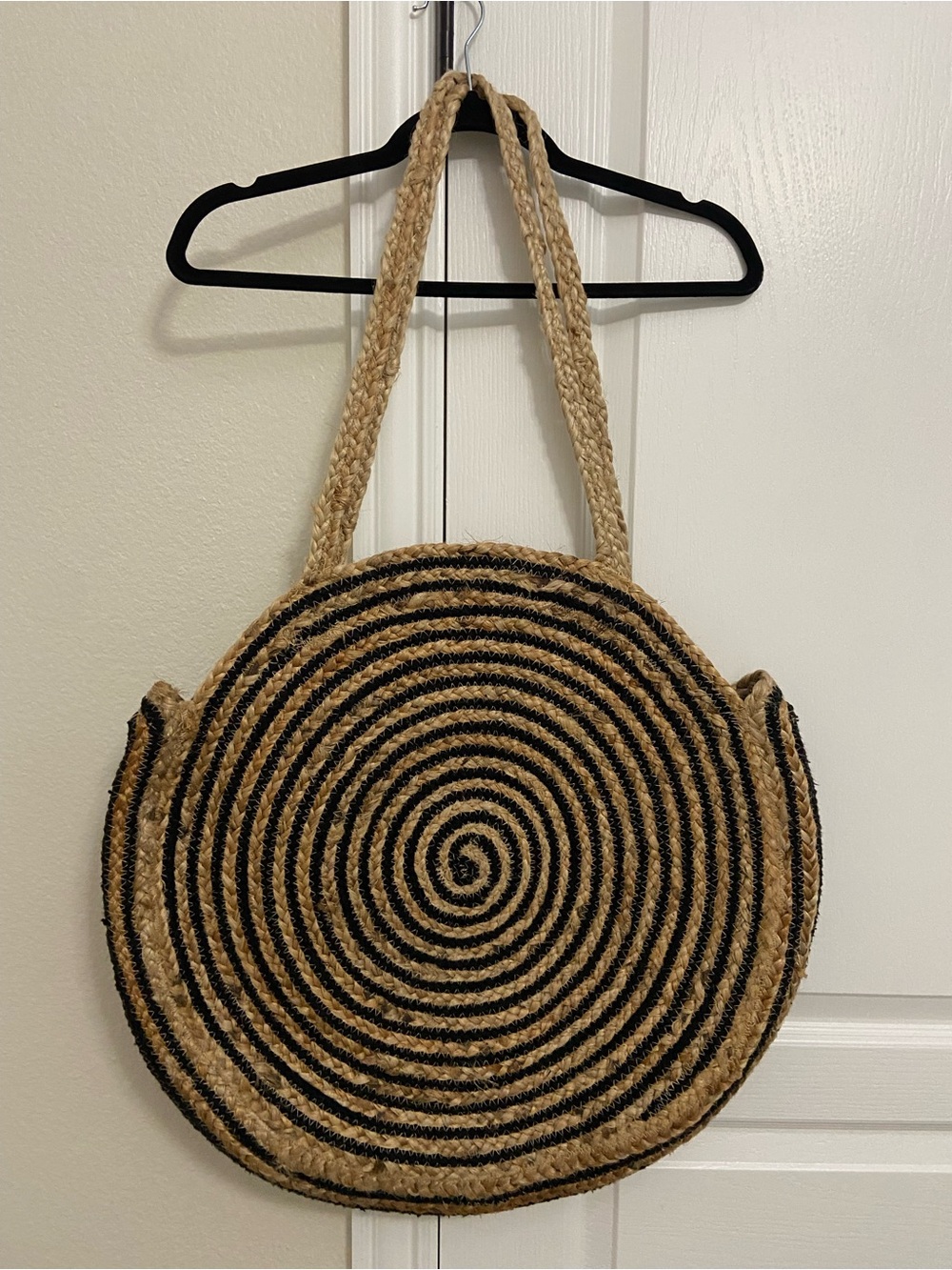 Round braided Jute Spiral Straw Tote Bag in Natural and Black